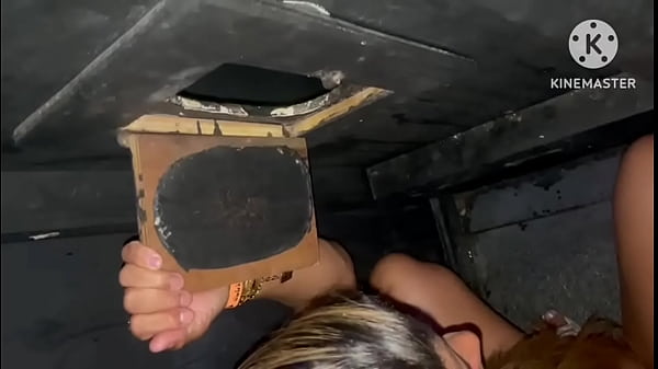 Image ESPOSA COM NEG&Atilde_O NA CABINE DO CAR&Iacute_CIA