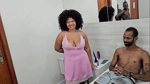 Image Primeira vez no porno da gordinha safada Barbie Marley fodendo com dois e ganhando leite na boca