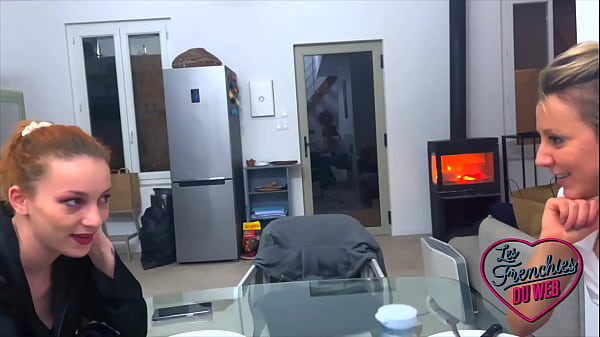 Image Stella, la belle rouquine, se fait ouvrir par deux bites