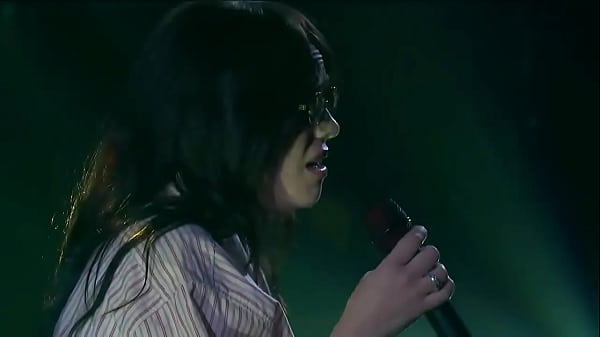 Image Billie Eilish faz maravilhas com a garganta