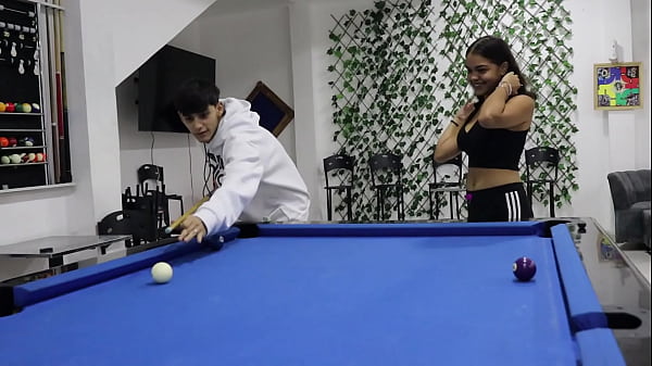 Image Me follo el co&ntilde_o de mi hermanastra en una mesa de billar - porno en espanol