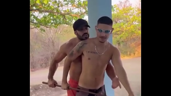 Image Chamei os amigos pra jogar sinuca e me fizeram pegar em seus tacos. - Free