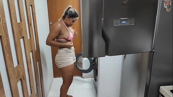 Image My stepmother got stuck in the washing machine and I took the opportunity to fuck her ass. Vagninho e Luna Oliveira