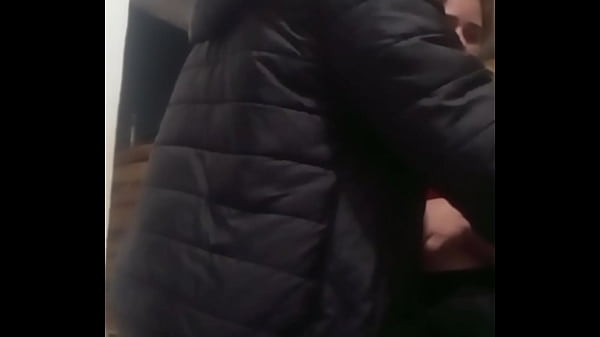 Image Masturba y le toca las tetas a su novia con pollera corta