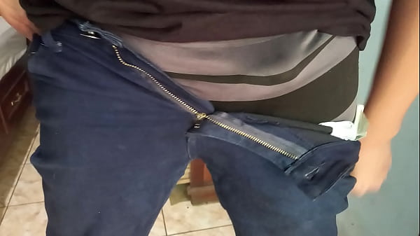 Image Masturbandome con las panties de mi novia