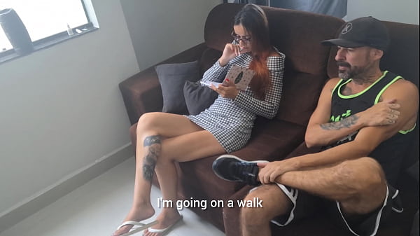 Image Corno chega em casa da de cara com esposa de quatro dando pro piscineiro da casa!