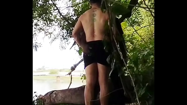Image Seguran&ccedil_a no parque leva o gringo pro mato e leita o rabo dele