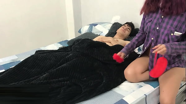Image Mientras mi hermanastra esta acostada la inmovilizo y me la follo con sodomasoquismo - PORNO EN ESPA&Ntilde_OL