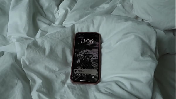 Image Stepsister messed up and sent naked pics to stepbrother.