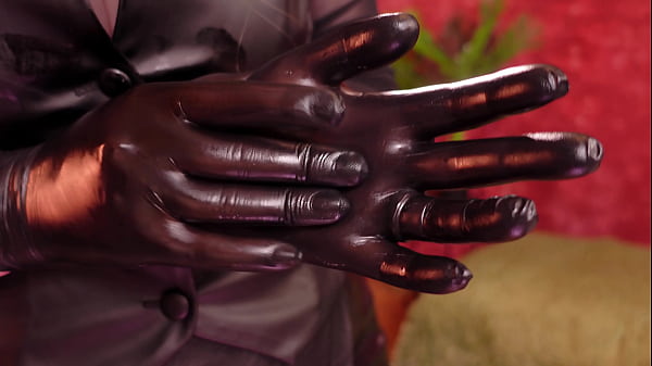 Image ASMR nitrile gloves and oil.