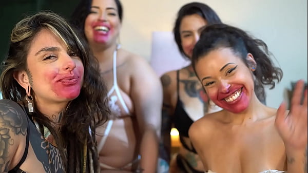 Image Dread Hot foi convidada para ir na Mansao Himeros e todo mundo beijou ela