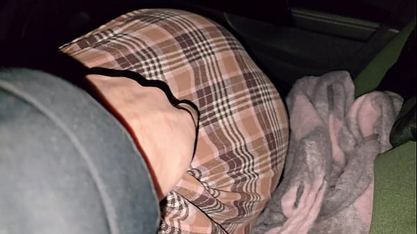 Image A married slut riskily sucked a taxi driver's dick.