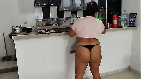Image Me contrataron para limpiar y termin&eacute_ masturb&aacute_ndome en la cocina mientras estaba sola.