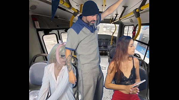 Image Trabalhador tira pau pra fora e encoxa mulheres dentro do &ocirc_nibus em p&uacute_blico!