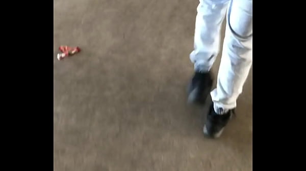 Image Conheci o mlk no banheiro da esta&ccedil_&atilde_o de trem e acabei mamando gostoso a pica dele