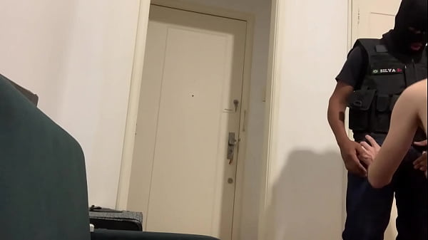 Image Dotado Vigilante do mercado foi convidado pra tomar uma cerveja ap&oacute_s o expediente #1 assista completo no Red
