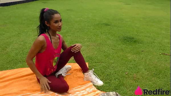 Image Treinando o cuzinho da tarada Niara pessanha ao ar livre com anal e DP