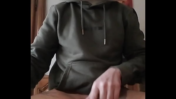 Image Je branle ma grosse bite, et exhib mon trou du cul, belle &eacute_jaculation &eacute_paisse, je l&egrave_che mon jus,