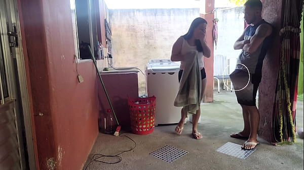 Image Minha esposa saiu e a empregada n&atilde_o resistiu meu pau ereto