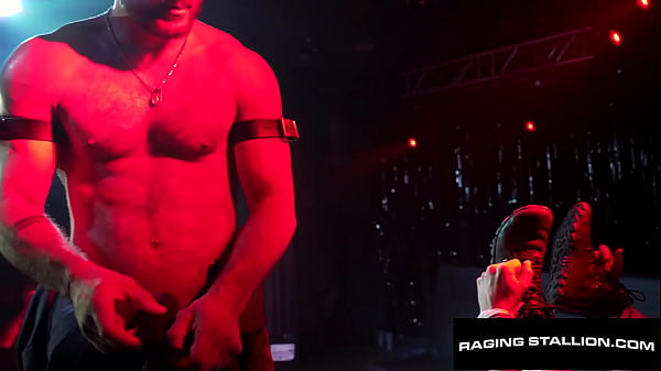 Image Sexy Gurthie Cocked Sir Peter Rails Jock On Live Show - RagingStallion