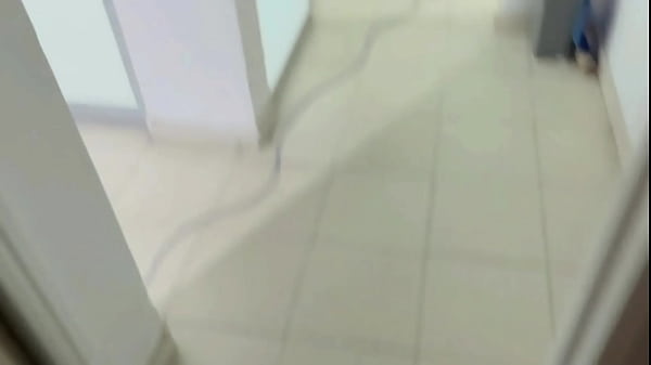 Image Hermanastra cachonda se toca sensualmente mientras tiene su celular en la mano HISTORIA COMPLETA