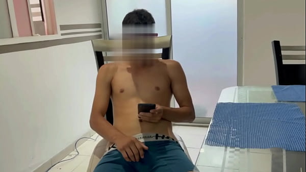 Image Encuentro al cachondo de mi hermanastro d&aacute_ndose una jalada de polla y quiero ayudarle HISTORIA COMPLETA