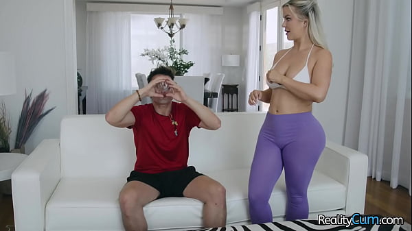 Image Big booty blonde hottie seduces her personal trainer with her butt and natural big boobs - Slimthick Vic, Jay Romero
