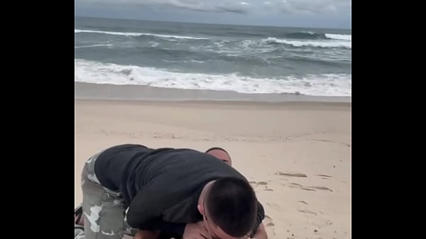 Image Fudendo na praia. - Free