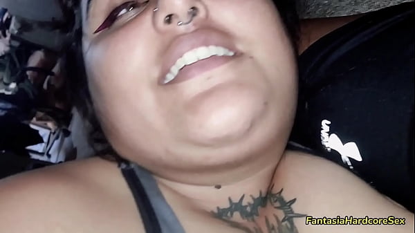 Image Viendo porno en tiktok con mi hermanastra y no pude dejar de observar sus hermosas tetas, tuve que usarlas para sacar leche de mi pene