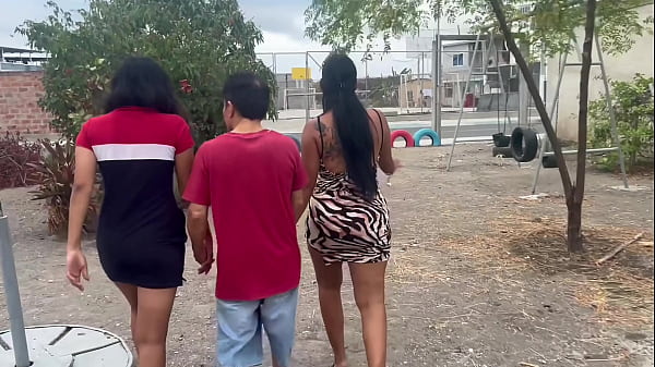 Image Sex in a public park, an old man and two young busty women with big asses - REAL AMATEUR HOMEMADE THREESOME
