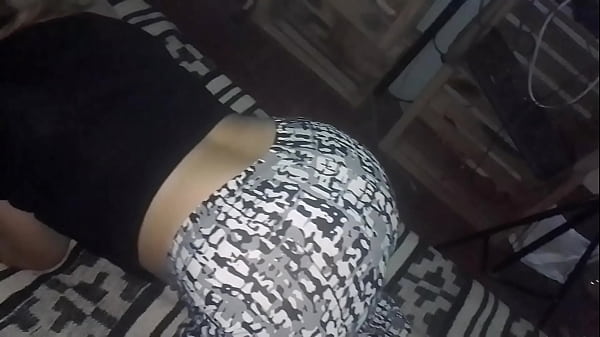 Image Le bajo la calza y froto mi pene