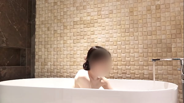 Image Bath time at luxury hotel