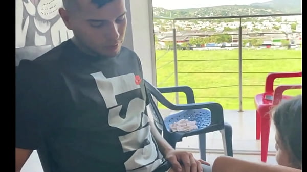 Image Le chupo la polla y tengo sexo con mi hermanastro en el balcon de la casa HISTORIA COMPLETA