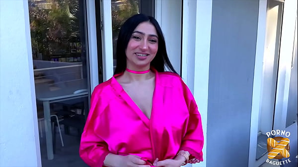Image Didi, la belle brunette, veut se prendre deux bites