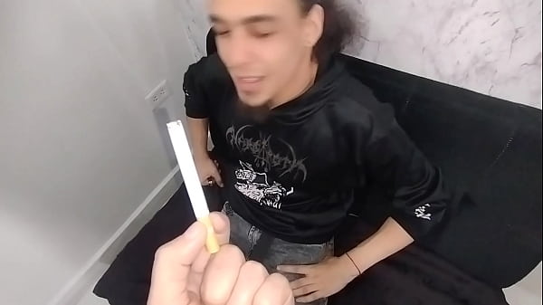 Image Hermanastra discute con su hermanastro por verlo fumar y lo castiga pidi&eacute_ndole que follen juntos como no lo hace con su novio - porno en espanol