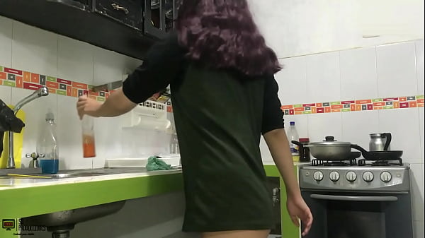 Image Que buen culo tiene la puta de mi hermanastra, me lo quiero comer