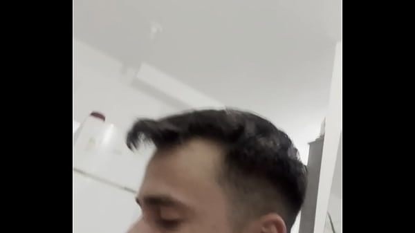 Image Lucas estava sozinho em casa e me chamou para mostrar suas novas sungas...