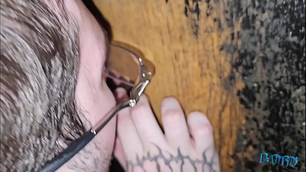 Image nerdzinho h&eacute_tero foi pego roubando, levamos ele pra salinha de tr&aacute_s e ele acertou a d&iacute_vida com o cu (COMPLETO NO RED)