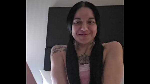Image Emy Angel se touche et se frotte sur son jouet