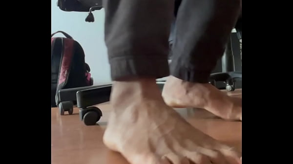 Image MALE FOOT WORKSHIP - WESLEY BULL