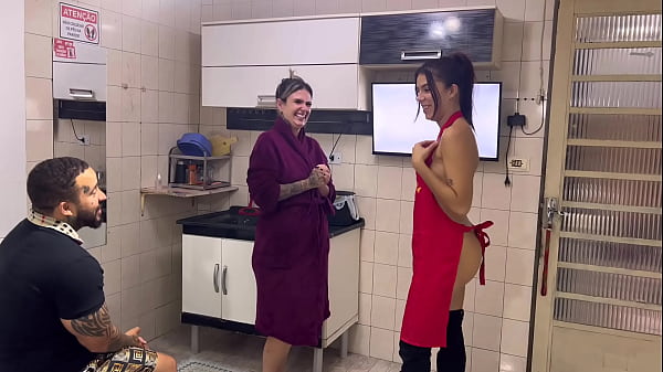 Image Contrata- se uma empregada dom&eacute_stica Salario 50 mil reias ! Requisitos foder todos os dias comigo e meu marido , andar pelada pela casa e dar o cuzinho ser&aacute_ que ela foi contratada?