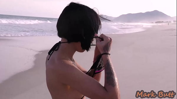 Image Magrinha Sayuri sakai seduziu dotado na praia e levou piroca pra geral assistir!