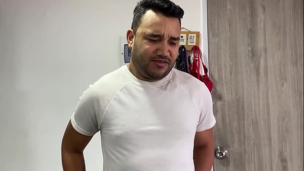 Image Pizza delivery guy ends up fucking customers as a form of payment