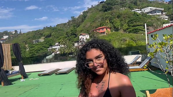 Image Novinha casada de 18 anos perde o telefone e vazam v&iacute_deos transando na praia do recreio