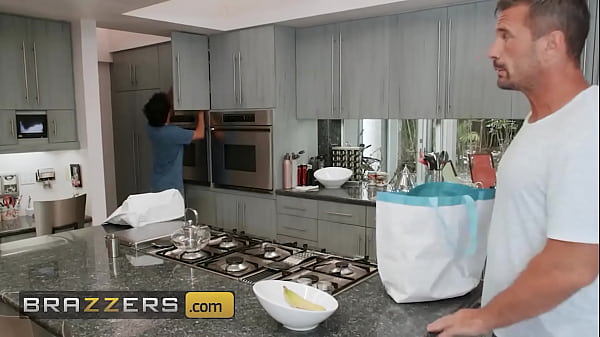 Image BRAZZERS - Hot Gamer Girl Savvy Suxx & Manuel Sneakily Fuck While Their Partners Work In The Kitchen