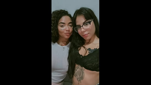Image Vazou na net! 2 amigas de trabalho fazem m&eacute_nage com o patr&atilde_o casado.