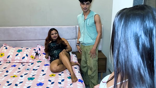 Image Sister gave her boyfriend to elder sister