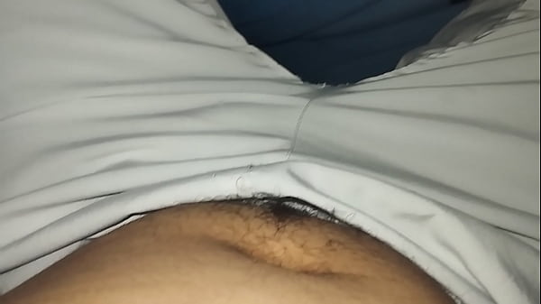 Image Me masturbo en la madrugada debajo de mi sabana