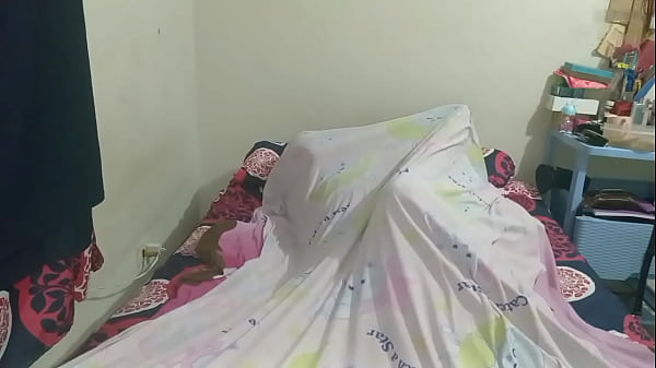 Image PADRASTRO se mete bajo las sabanas de su HIJASTRA Y se pusieron caliente los dos