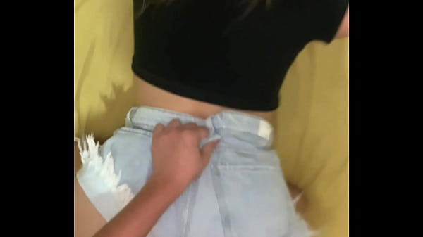 Image AMATEUR GIRL WITH A BIG ASS FUCKED WITHOUT TAKING OFF HER SHORTS